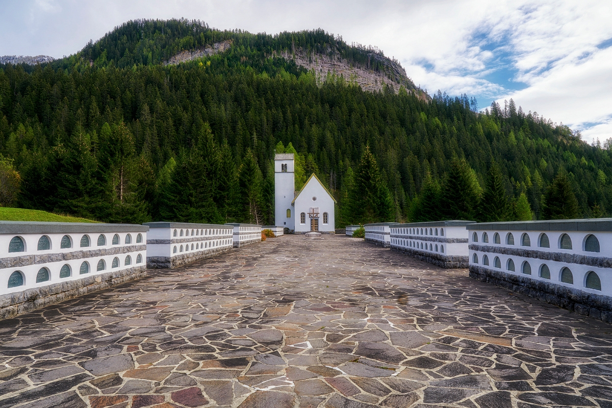 _DSC5190MinD.jpg - Pazdziernik 2020_Dolomity , Włochy, cmentarz wojenny z I WS miejscowosc Pian Di Sales