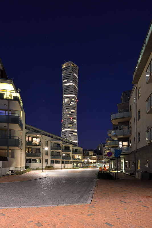 DSC_7290kminiatura.jpg - * Turning Torso * wiezowiec znajduje sie w Malme , w Szwecji - 194 metry 54 pietra