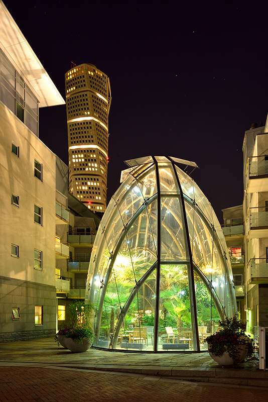 DSC_7306kminiatura.jpg - * Turning Torso * wiezowiec znajduje sie w Malme , w Szwecji - 194 metry 54 pietra