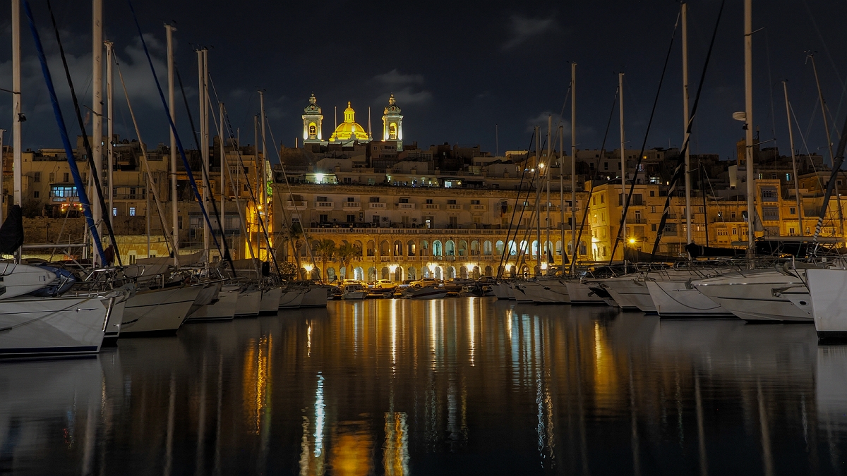 _7281581panoMinD.jpg - Walletta