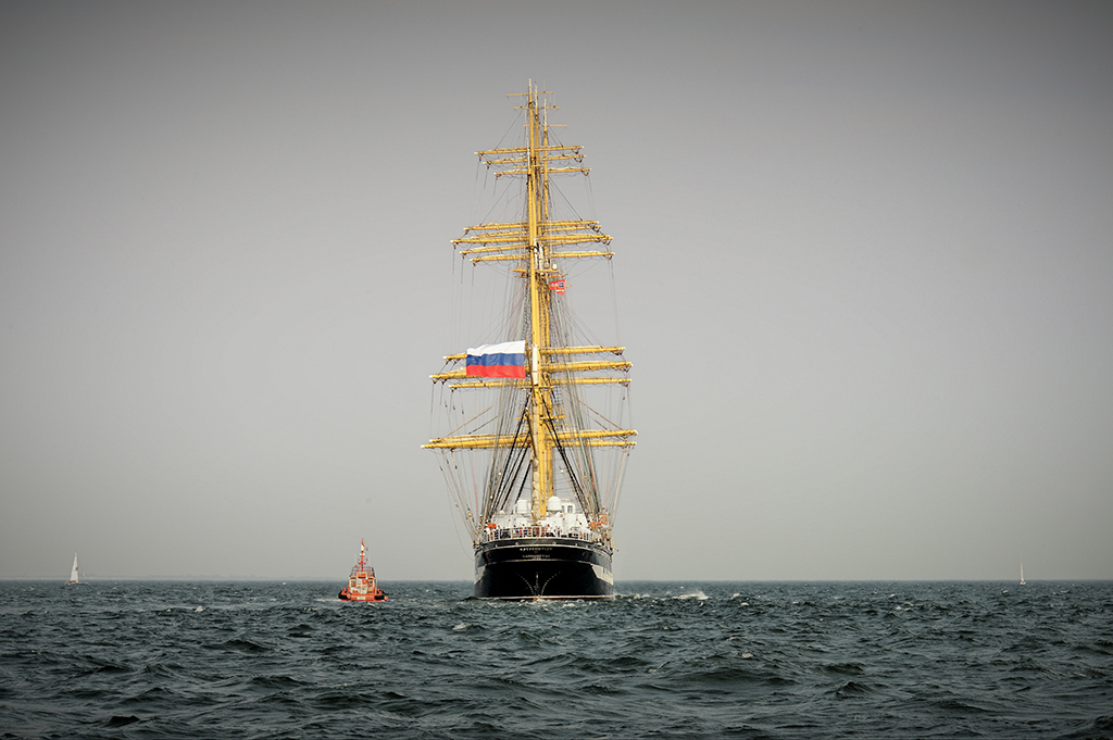 DSC_8515Vin KM.jpg - * STS Kruzensztern II *