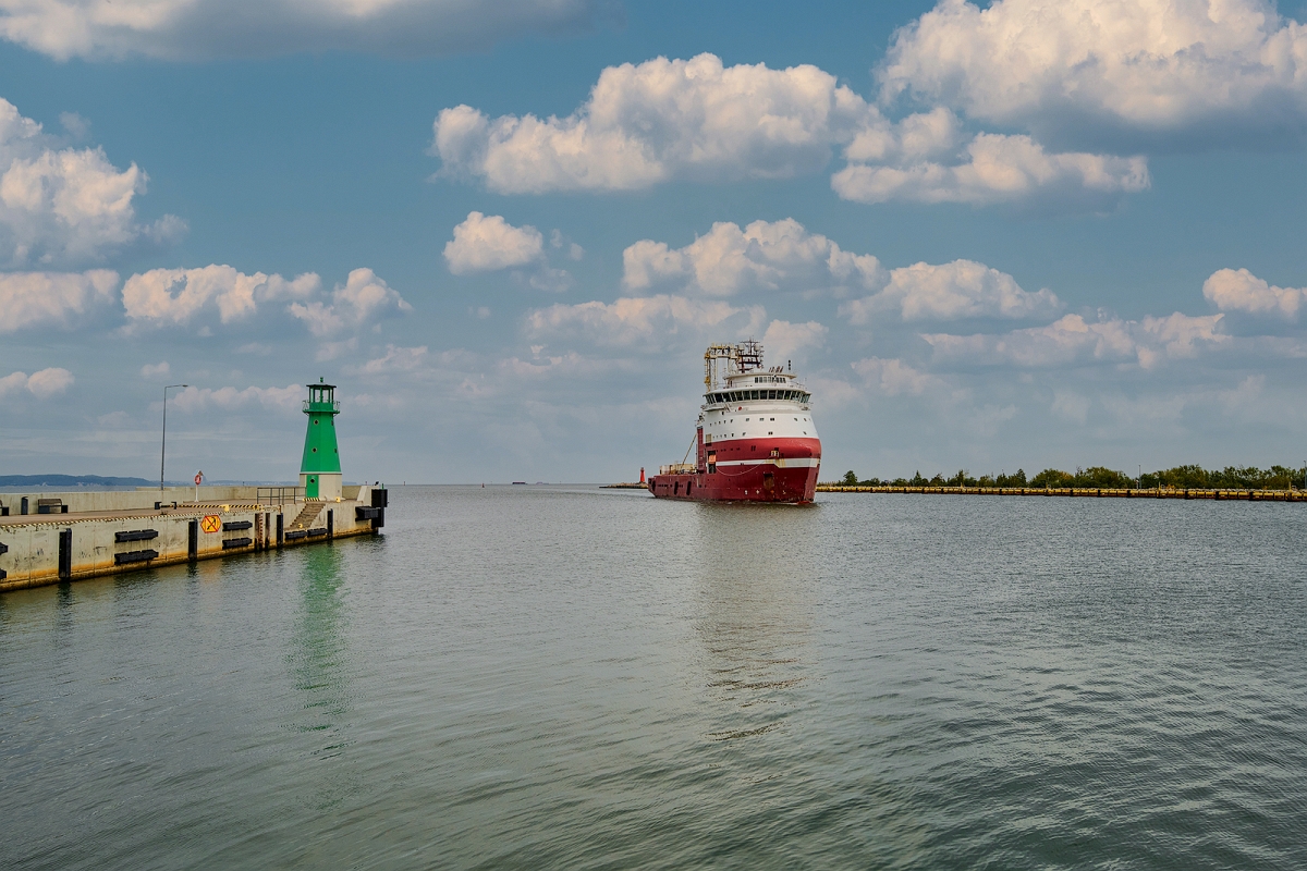 _DSC3856MinD.jpg - Port Gdanski - specjalistyczny statek wiertniczy wchodzi do portu