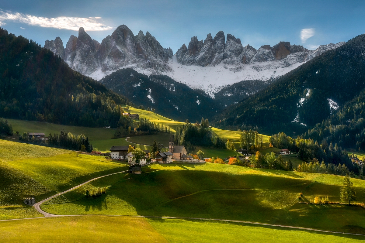 VAL DI FUNESMagda.jpg - Wrzesien 2022 Indie w konkursie FOTOART SUPER CIRCUIT fotografia "Val Di Funes" zdobyła FASC GOLD MEDAL oraz FASC BRAZE MEDAL, i wyroznienie CHARIMAN CHOICE konkurs organizowany pod patronatem Photographic Society of America........Sierpien 2022 fotografia "VAL DI FUNES" zdobyła IAAP Ribbon w konkursie fotograficznym PETRUS w Serbii, konkurs pod patronatem Photographic Society of America.........kwiecien 2022 fotografia VAL DI FUNES zdobyła SALON HONOURABLE MENTION w konkursie Monte International Photo Circuit - Bangaladesz