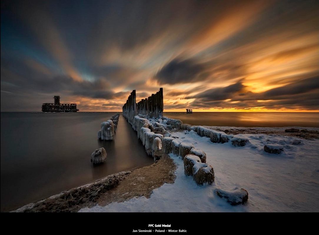 Winter Baltic - Złoty medal PPC 2021.jpg - pazdziernik 2021 fotografia "Winter Baltic" Polska otrzymała złoty medal PPC w konkursie Princess Photo Contest pod patronatem Photographic Society of America, oprocz tego "Winter Baltic" w konkursie FUL FRAME została nagrodzona IFS CM
