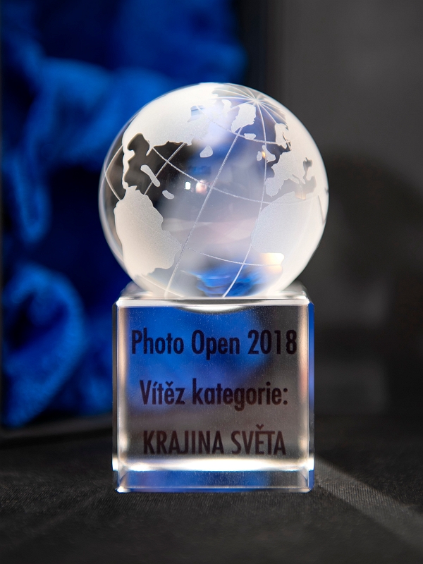 _DSC0178minD Photo Open 2018.jpg - KRYSZTAŁOWY GLOBUS nagroda za wygrana kategorie   " Worlds Landscapes " w konkursie PHOTO OPEN 2018 w Czechach  zdjecie " Morawska wstega" 01 listopad 2018